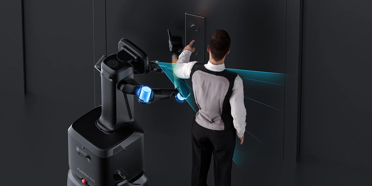 FlashBot Arm nimmt einen Menschen vor einer Tür wahr